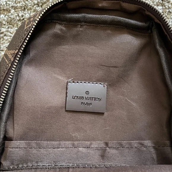 Louis Vuitton Avenue Sling Bag - Picture 7 of 8